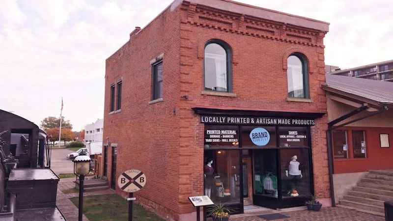 Chessie Room Bedroom with queen size bed and period furnishings